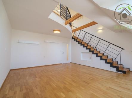 Prodej mezonetového bytu 3+1 116,59 m2 - Praha 6 Suchdol