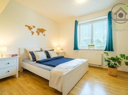 Prodej bytu 2+kk s garážovým stáním, Plzeň - Skvrňany